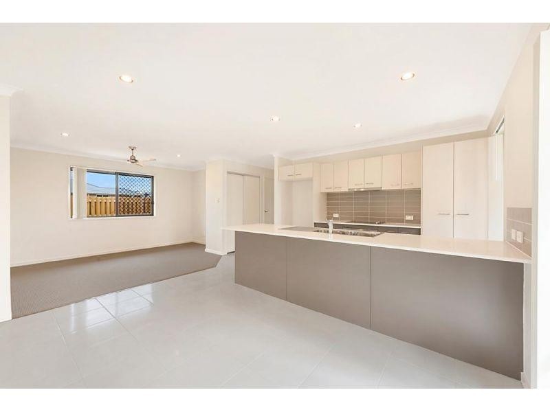 42 Flora Terrace, Pimpama QLD 4209