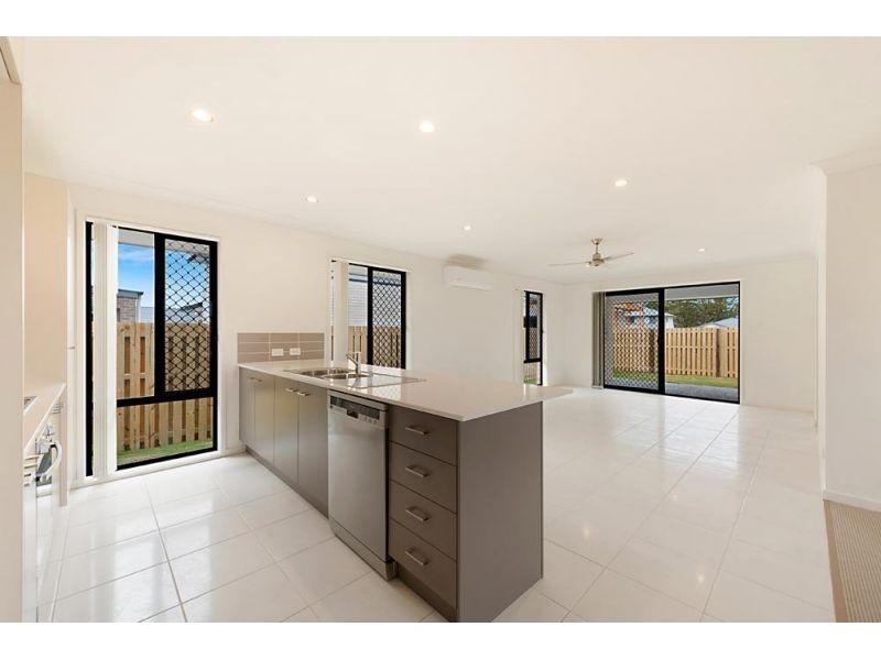 42 Flora Terrace, Pimpama QLD 4209