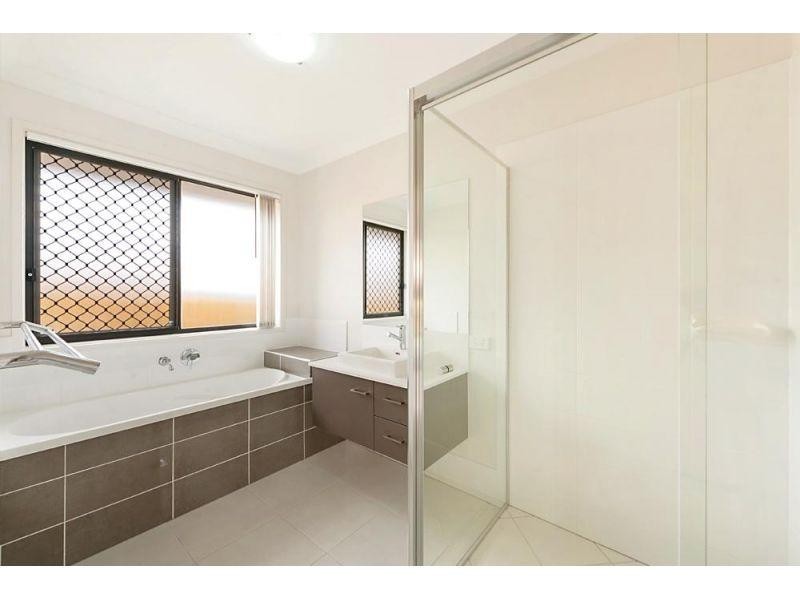 42 Flora Terrace, Pimpama QLD 4209