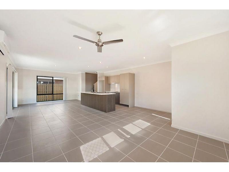 2 Kingfisher Street, Pimpama QLD 4209