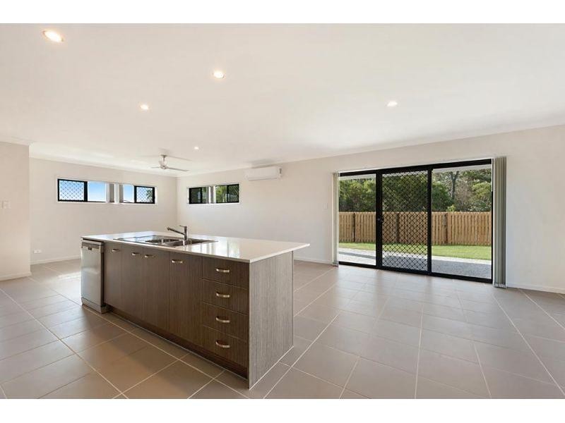 2 Kingfisher Street, Pimpama QLD 4209