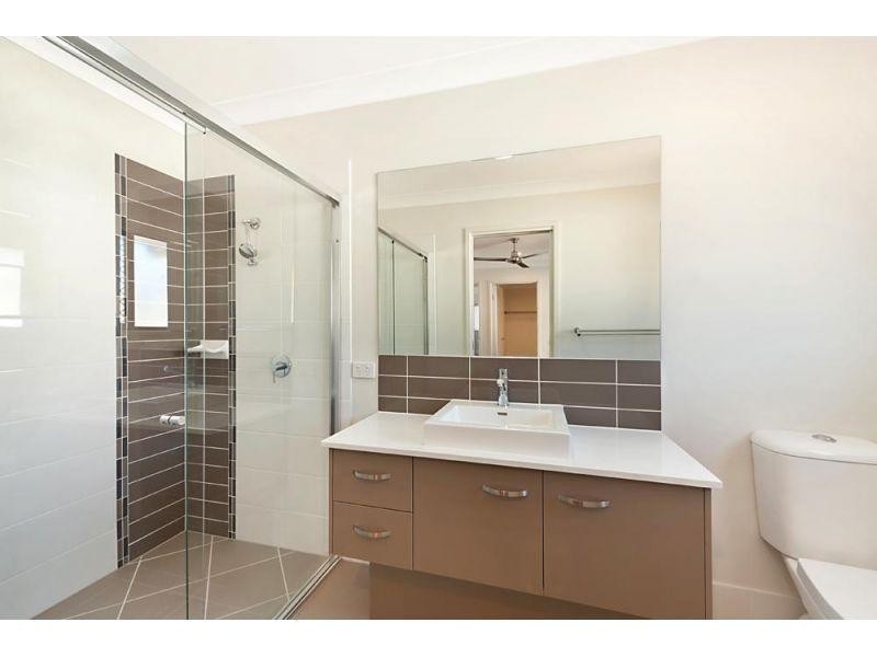 2 Kingfisher Street, Pimpama QLD 4209