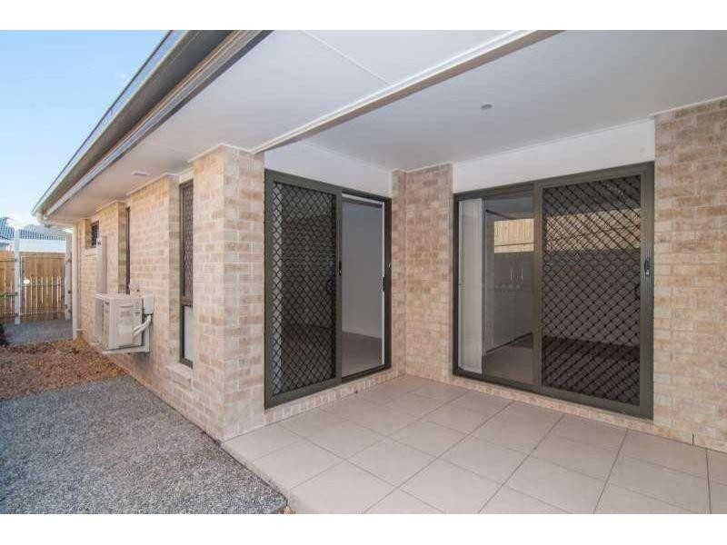 2/11 Leabrook Place, Pimpama QLD 4209