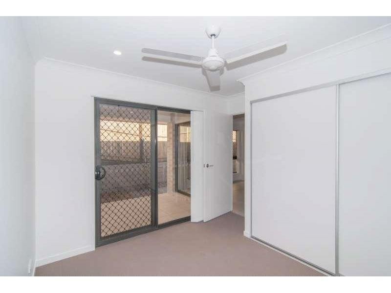 2/11 Leabrook Place, Pimpama QLD 4209