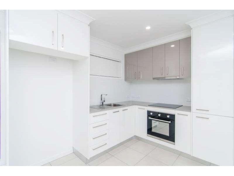 2/11 Leabrook Place, Pimpama QLD 4209