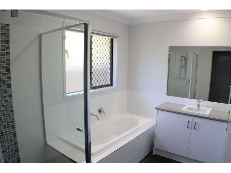 9 Chrome Drive, Pimpama QLD 4209
