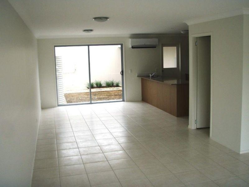 4/1 Christopher Street, Pimpama QLD 4209