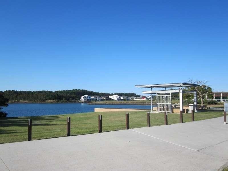 1/6 Pendraat Parade, Hope Island QLD 4212