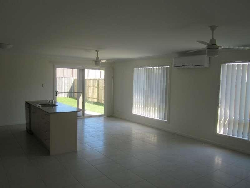 1/6 Pendraat Parade, Hope Island QLD 4212