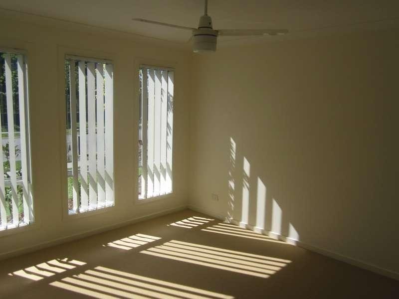 1/6 Pendraat Parade, Hope Island QLD 4212