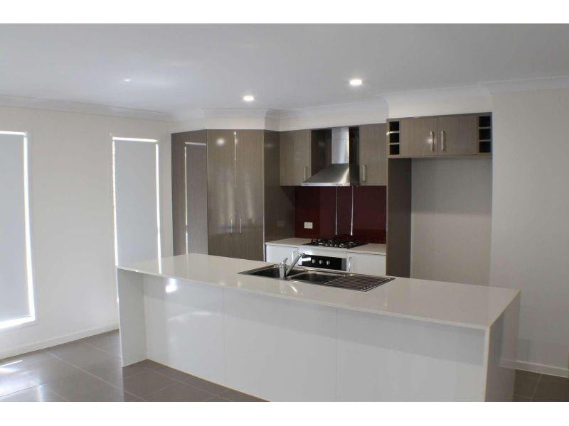 8 Stairway Street, Coomera QLD 4209