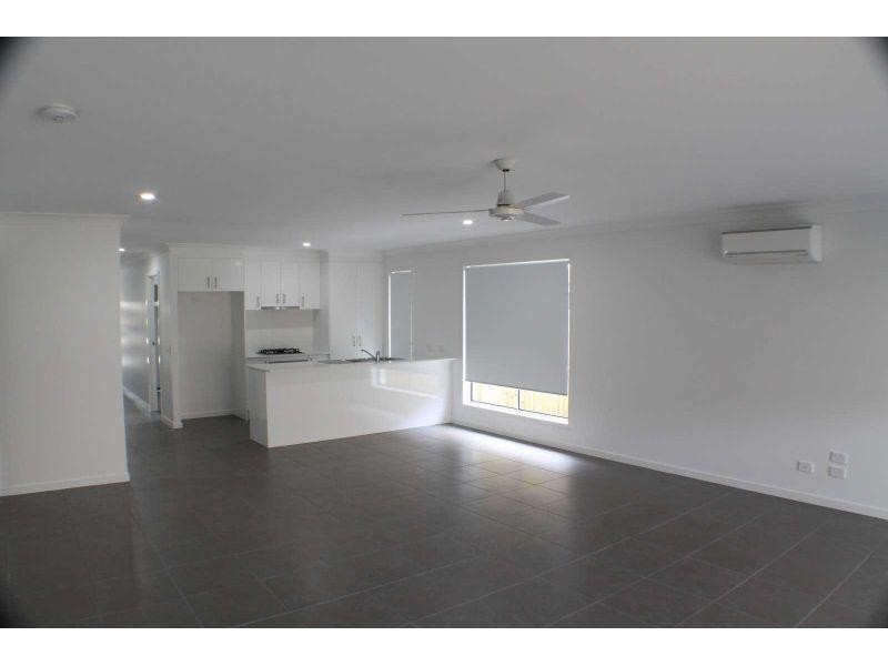 13 Hollyoak Crescent, Pimpama QLD 4209