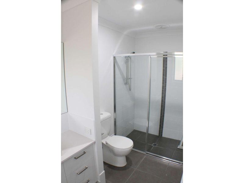 13 Hollyoak Crescent, Pimpama QLD 4209
