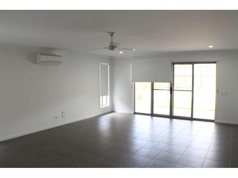 13 Hollyoak Crescent, Pimpama QLD 4209