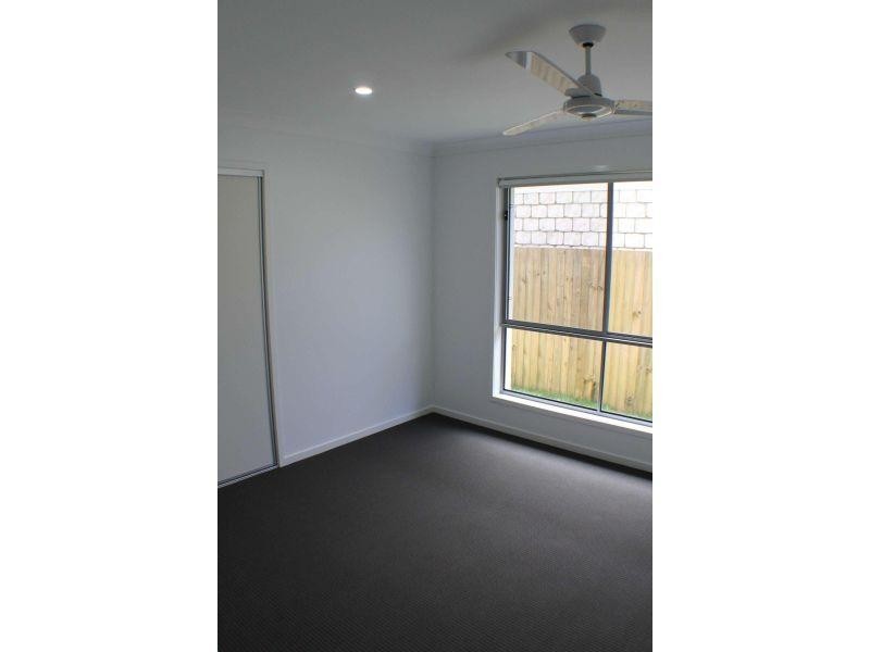 13 Hollyoak Crescent, Pimpama QLD 4209