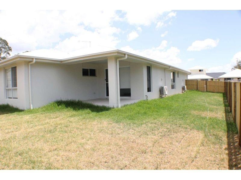 13 Hollyoak Crescent, Pimpama QLD 4209