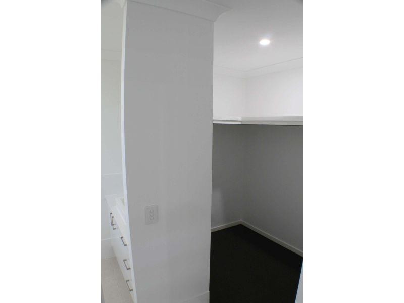 23 Hollyoak Crescent, Pimpama QLD 4209