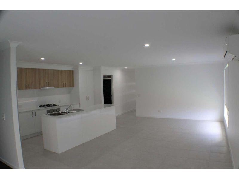 23 Hollyoak Crescent, Pimpama QLD 4209