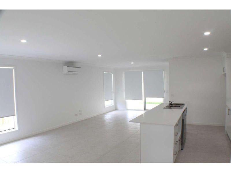 23 Hollyoak Crescent, Pimpama QLD 4209