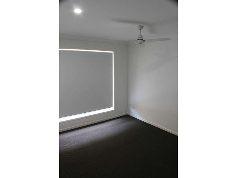 23 Hollyoak Crescent, Pimpama QLD 4209