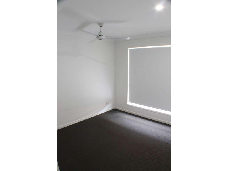 23 Hollyoak Crescent, Pimpama QLD 4209