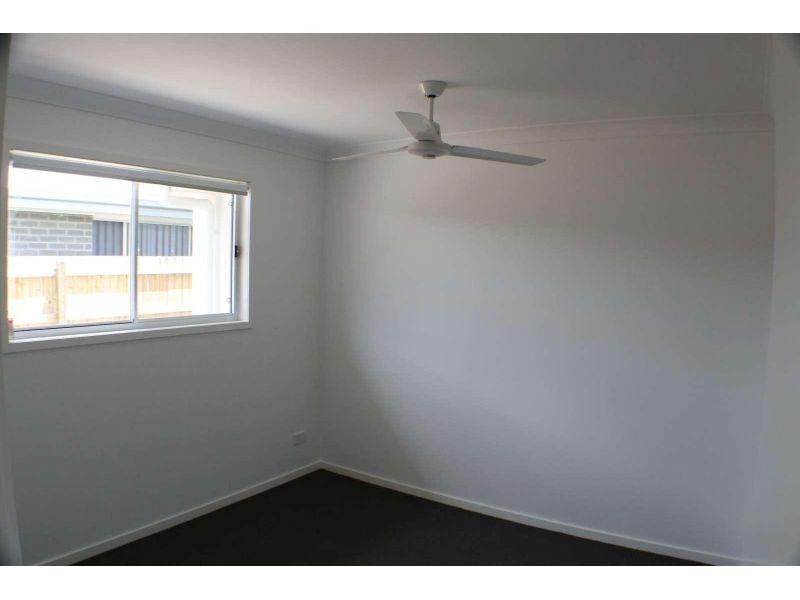 23 Hollyoak Crescent, Pimpama QLD 4209