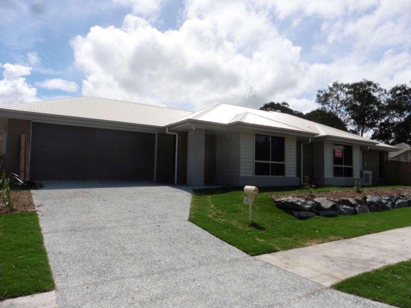 34 Hollyoak Crescent, Pimpama QLD 4209