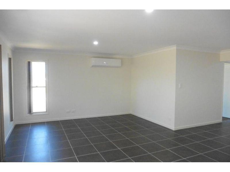 34 Hollyoak Crescent, Pimpama QLD 4209