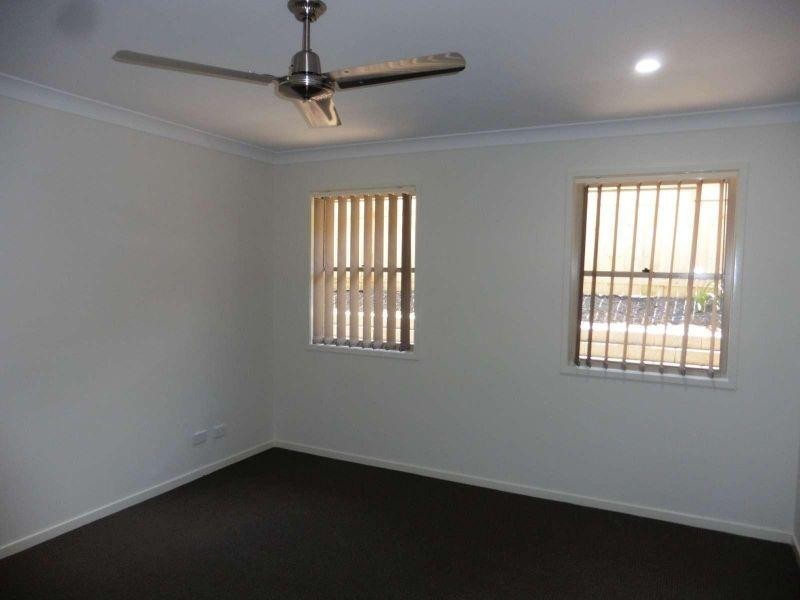 34 Hollyoak Crescent, Pimpama QLD 4209