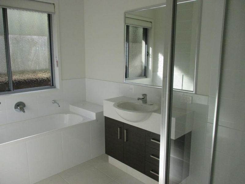 8 Gresswell Crescent, Upper Coomera QLD 4209