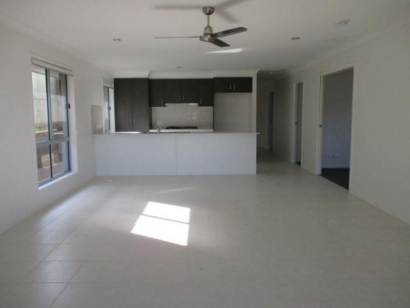 8 Gresswell Crescent, Upper Coomera QLD 4209