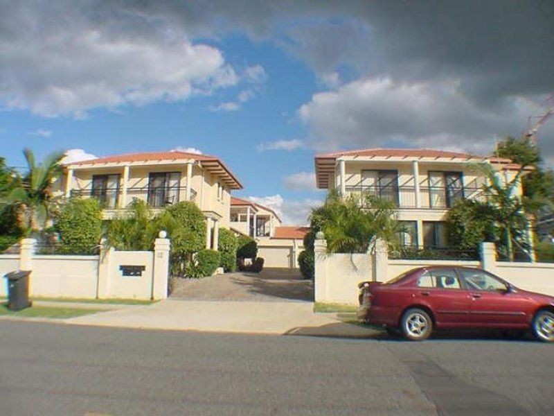 2/12 Grosvenor Road, Indooroopilly QLD 4068
