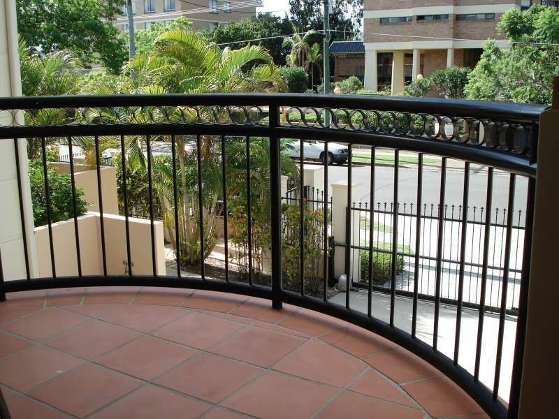 2/127 Macquarie Street, St Lucia QLD 4067