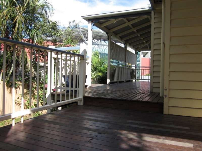 1 Blaxland Street, Milton QLD 4064
