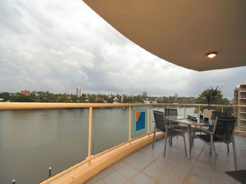 2/100 Macquarie Street, St Lucia QLD 4067