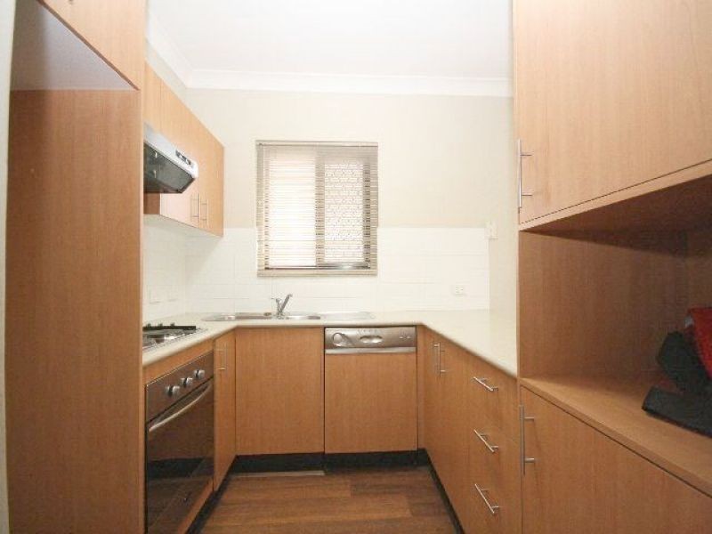5/8 Kitchener Street, Coorparoo QLD 4151