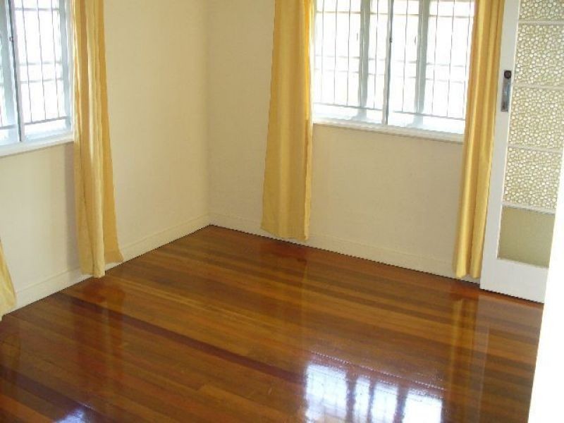 33 Greens Road, Coorparoo QLD 4151