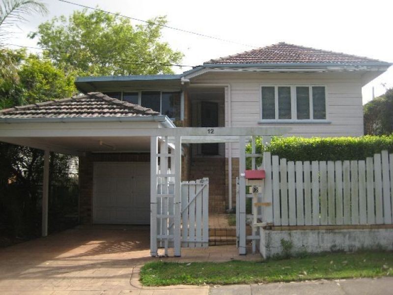 12 Lloyd Street, Camp Hill QLD 4152