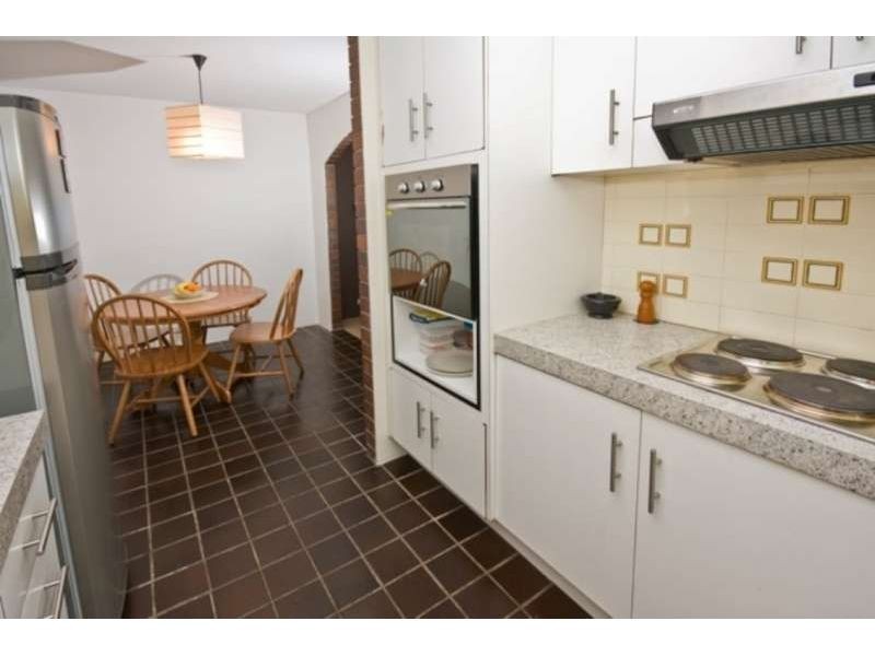 2/10 Stirrat Street, Coorparoo QLD 4151