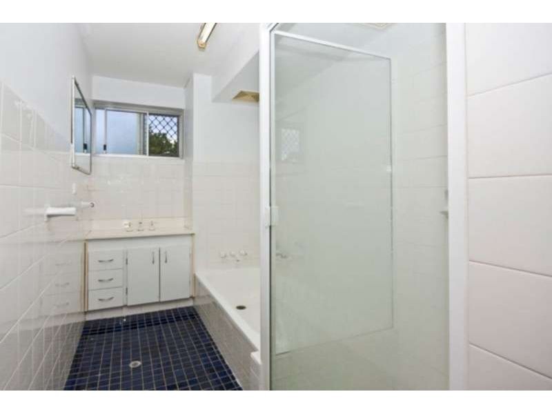 2/10 Stirrat Street, Coorparoo QLD 4151