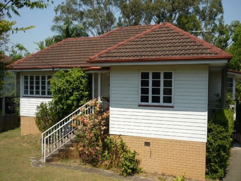 11 Gibson Crescent, Holland Park QLD 4121