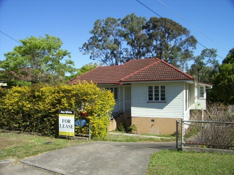 11 Gibson Crescent, Holland Park QLD 4121