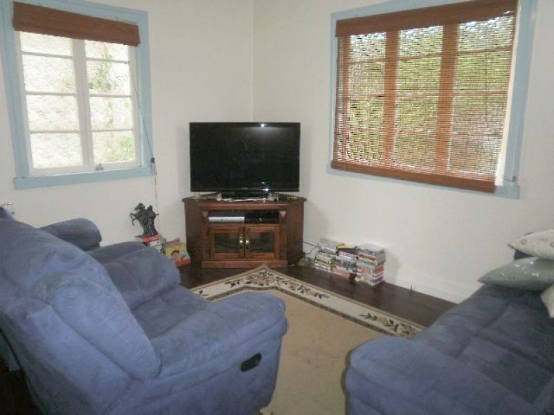 11 Gibson Crescent, Holland Park QLD 4121