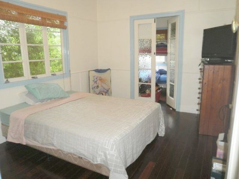 11 Gibson Crescent, Holland Park QLD 4121