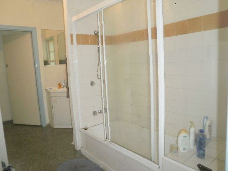 11 Gibson Crescent, Holland Park QLD 4121