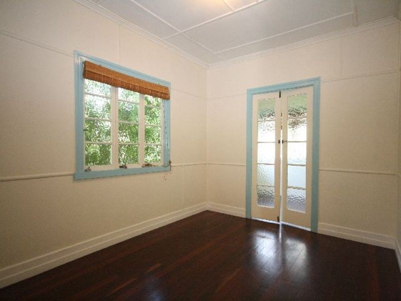 11 Gibson Crescent, Holland Park QLD 4121