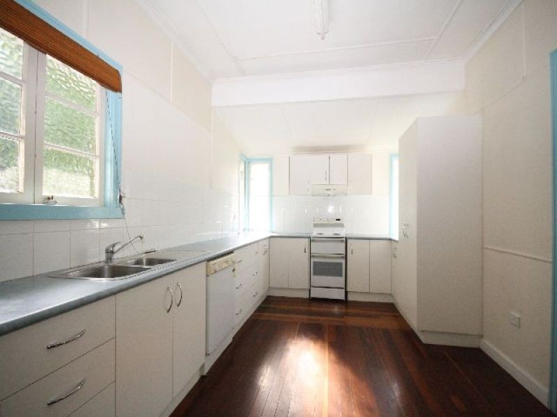 11 Gibson Crescent, Holland Park QLD 4121