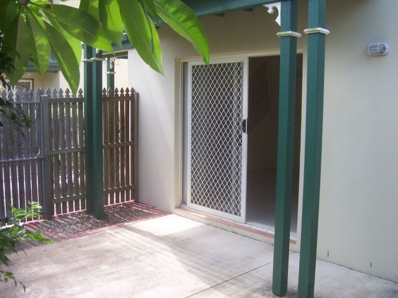 2, 24 Coyne Street, Sherwood QLD 4075