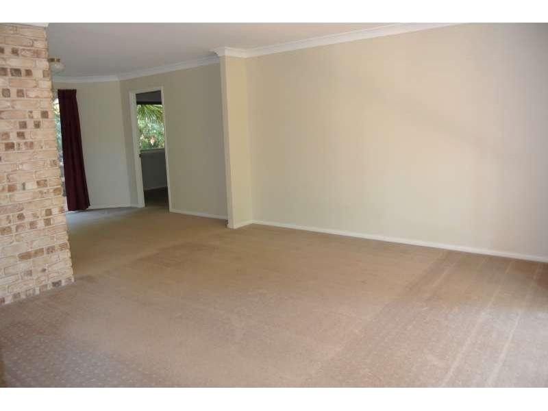 6 Hart Close, Brookfield QLD 4069