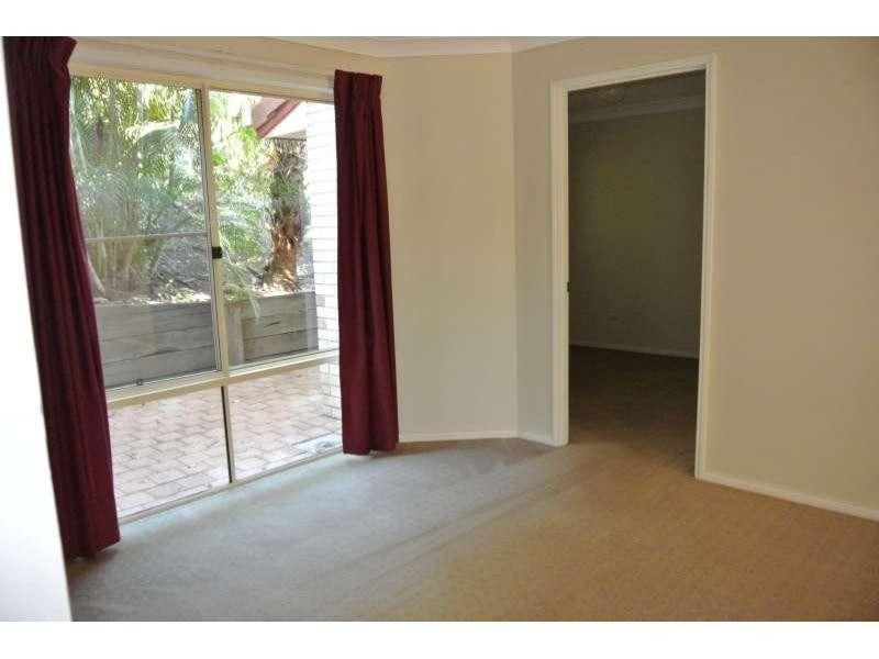 6 Hart Close, Brookfield QLD 4069